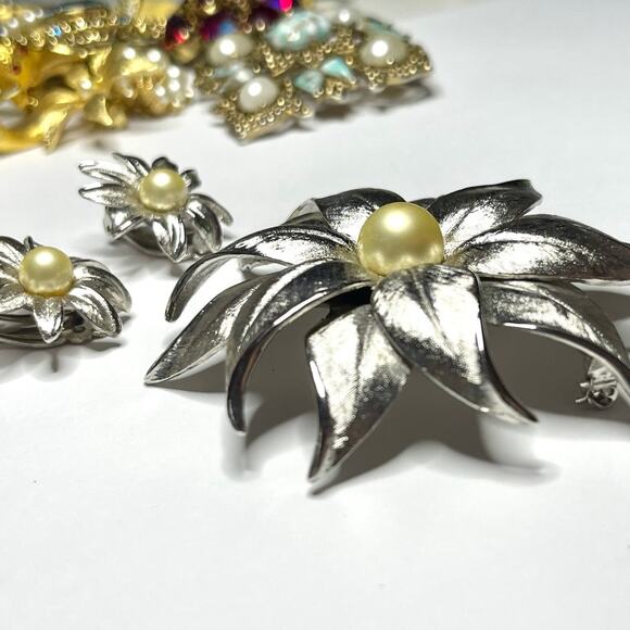 Brooch & Clip Earrings SIGNED JUDY LEE Pearl Flower Vtg Jewelry Set S25 - Picture 2 of 6